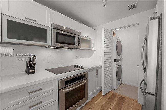 Kitchen and Washer-Dryer - 244 Biscayne Blvd Unit Residence 2407