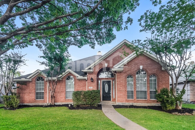 Building Photo - 4204 Magnolia Dr