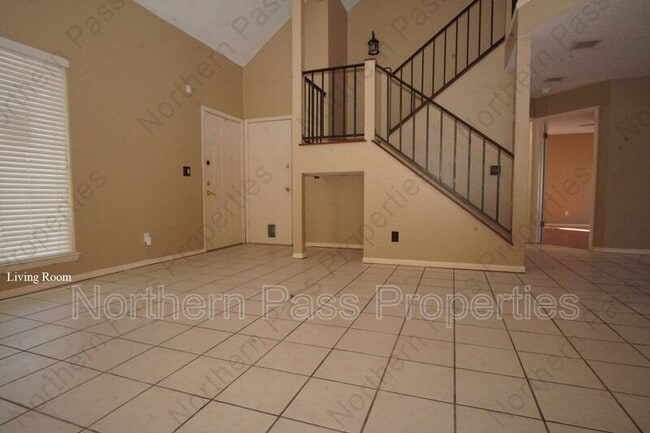 Photo - 637 Woodcrest Ln