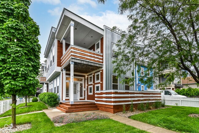 Photo - 902 Woodlawn Ave House