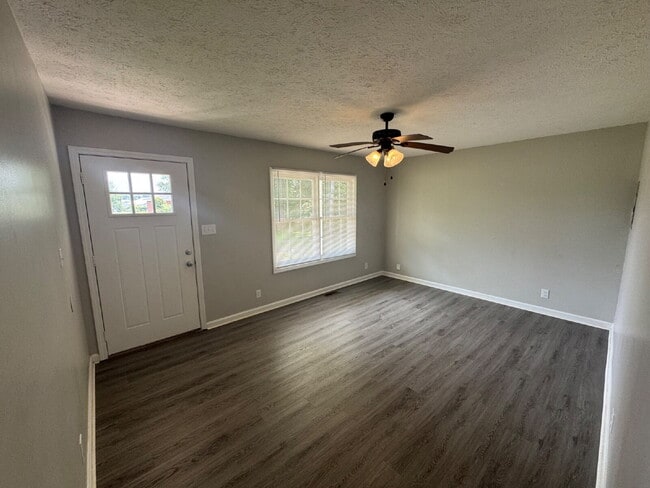 Photo - 101 Meadow Ln