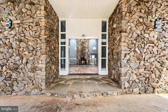 Photo - 7621 River Rd