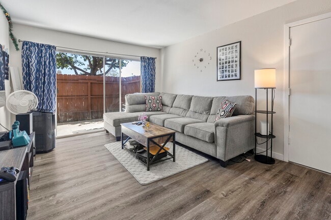 Photo - 475 N Midway Dr