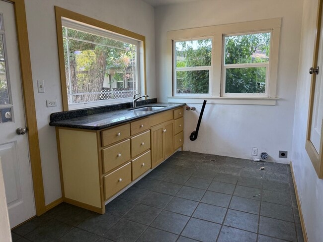 Photo - AMAZING APARTMENT DOWNTOWN LIVERMORE...COM...