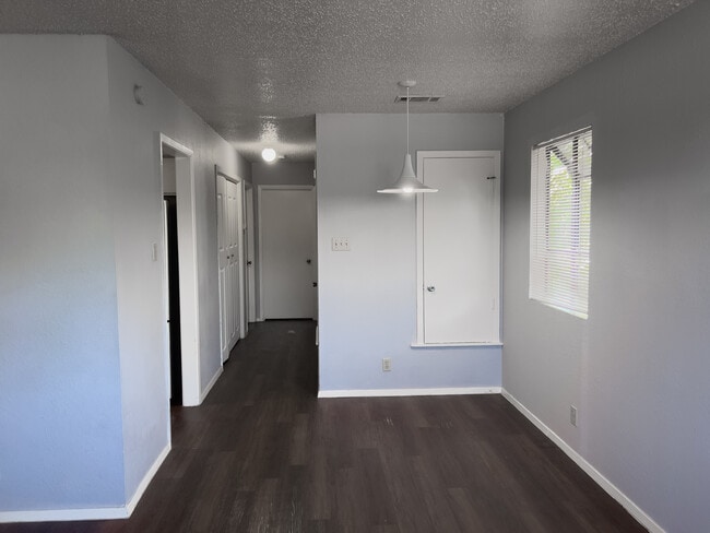 Photo - 901 Taulbee Ln Unidad D