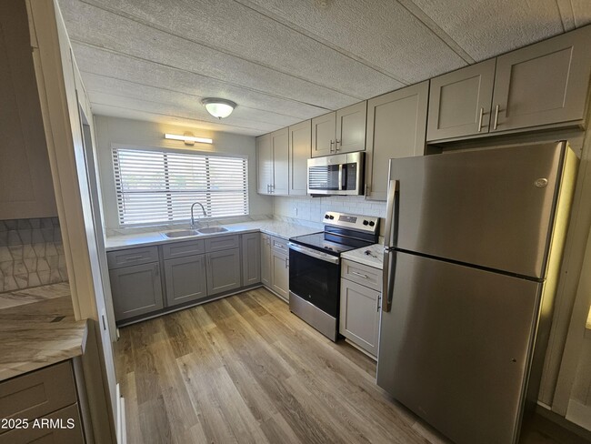 Photo - 1113 W Corinthian Cir