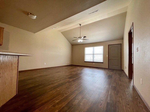 Photo - 102 Foxglove St