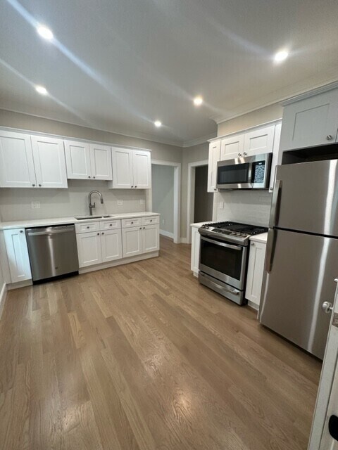 Building Photo - 44 Iffley Rd Rental