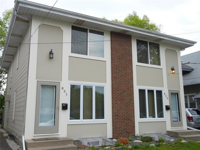 Building Photo - 831 Weeks Ave SE