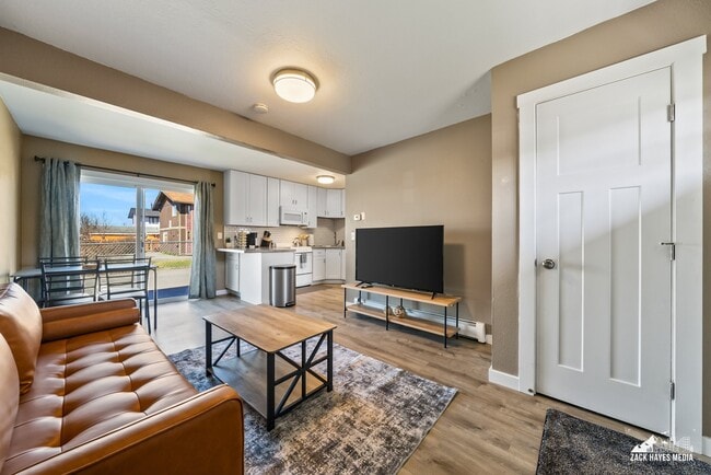 901 E 46th Ct Unit 1