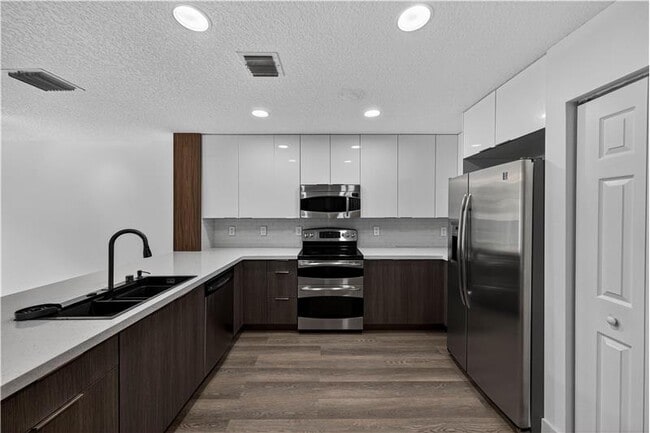 Building Photo - 744 NW 42nd Pl Unit #1