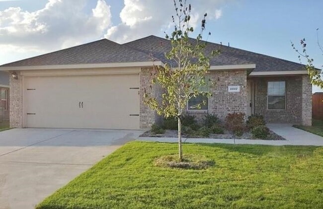 Building Photo - 1217 River Oak Ln