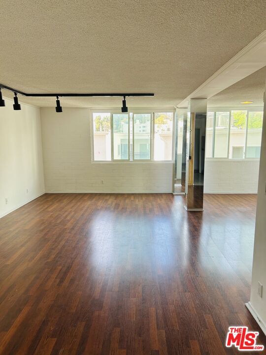 540 Kelton Ave Unit 402