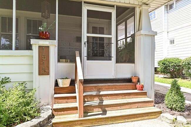 1515 N 57th St Unit Lower