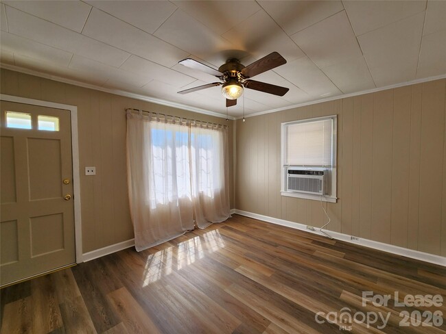 Photo - 1421 Midlake Ave