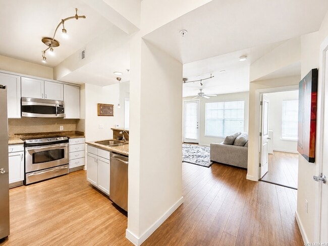 7342 Oak Manor Dr