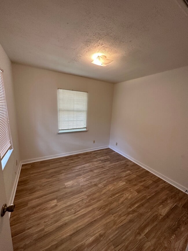 Photo - 101 E Mills St