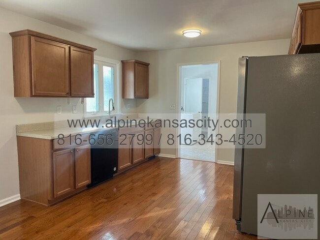 Photo - Spacious Gladstone Ranch!