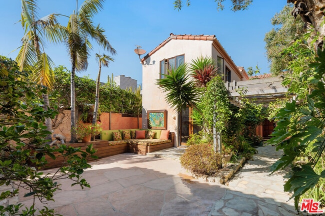 23351 Malibu Colony Rd