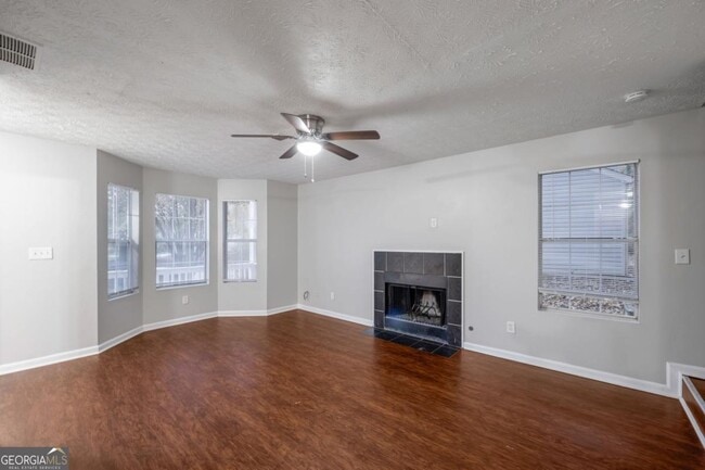 Photo - 614 Waynes Ct SE