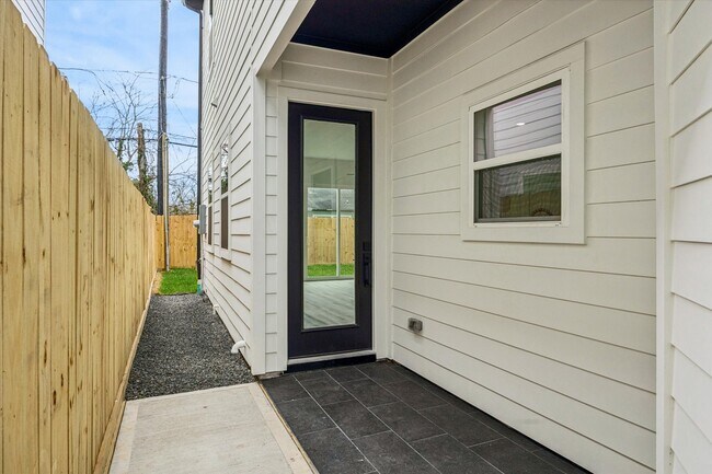 Photo - 6644 Lozier St