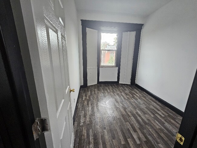 Photo - 4143 Farlin Ave