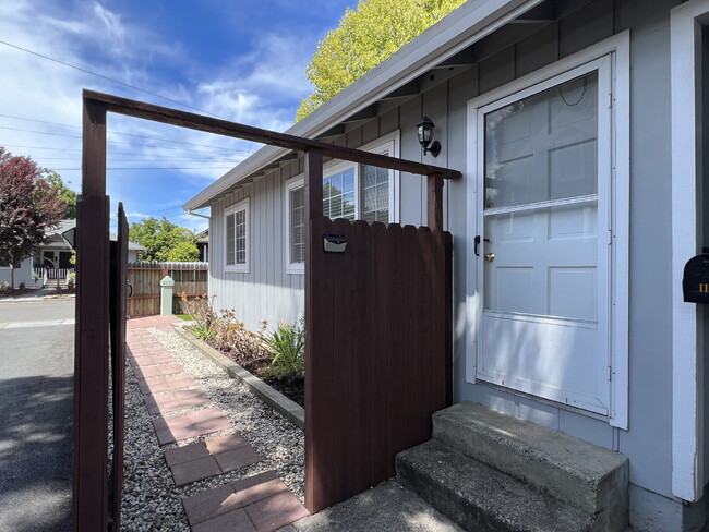 Building Photo - Charming Duplex Near Downtown Santa Rosa!