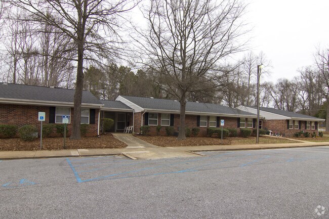 Photo - Willow Oaks Apartments