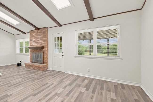Photo - 502 Moorside Dr