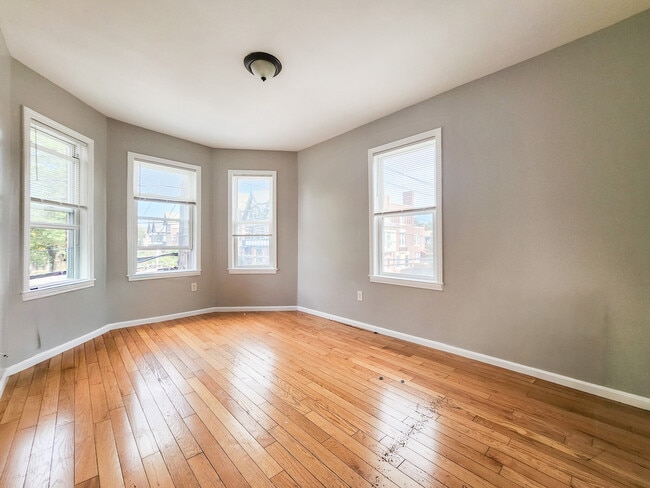 Building Photo - 117 Townsend St Unit 2