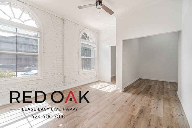 Building Photo - 2933 W 8th St Unit 102