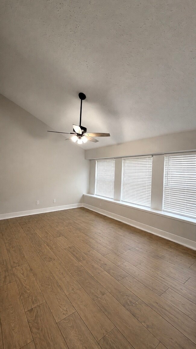Building Photo - 14215 Royal Hill Dr