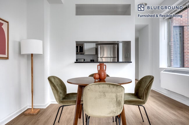 Photo - 180 Riverside Blvd Unidad FL17-ID846