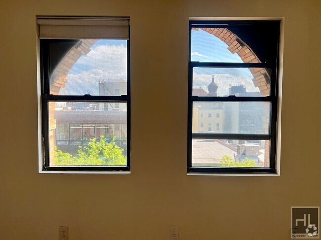 Building Photo - 5BR 1BA Historic Commerical Residential Zo... Unit 3L Rental