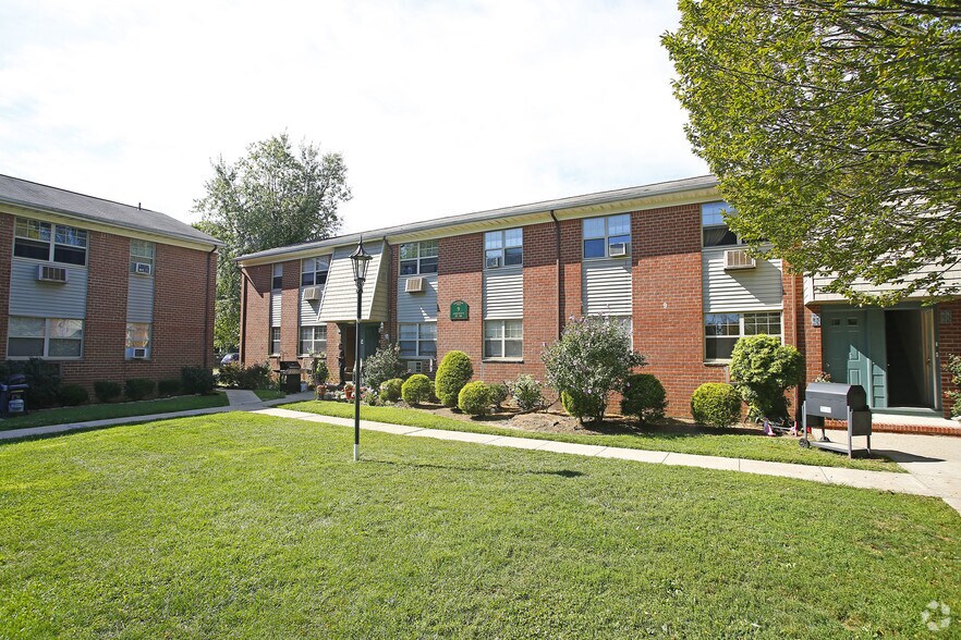 Shrewsbury Arms Apartments For Rent in Eatontown, NJ