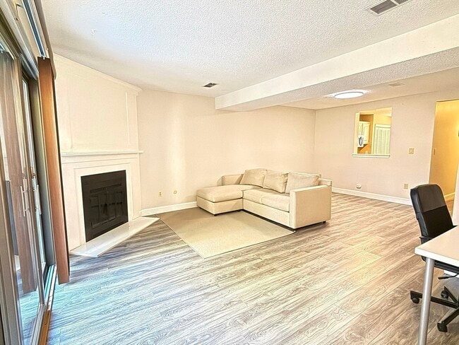 Photo - 28 Apple Tree Hill Rd