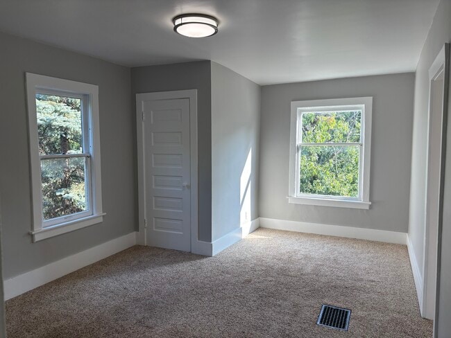 Building Photo - 829 Park St SW Unit 2 Rental
