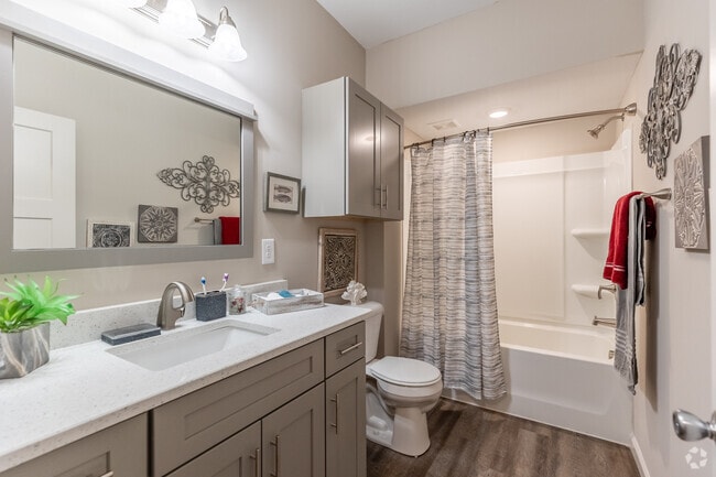 2BR, 2BA - 1,260SF - Bathroom