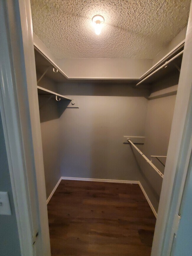 Closet - 9602 Orlando Ave Unidad B