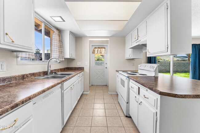 Photo - 4401 W Claremont St