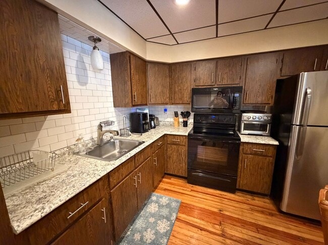 Photo - 711 Main St Unit Rear