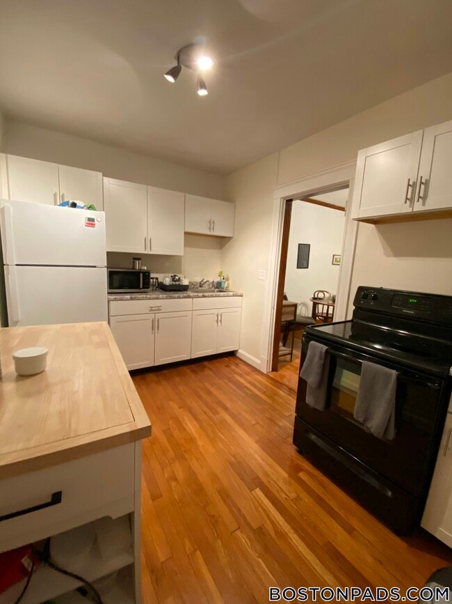 Photo - 16 Lakeville Rd Unit 7