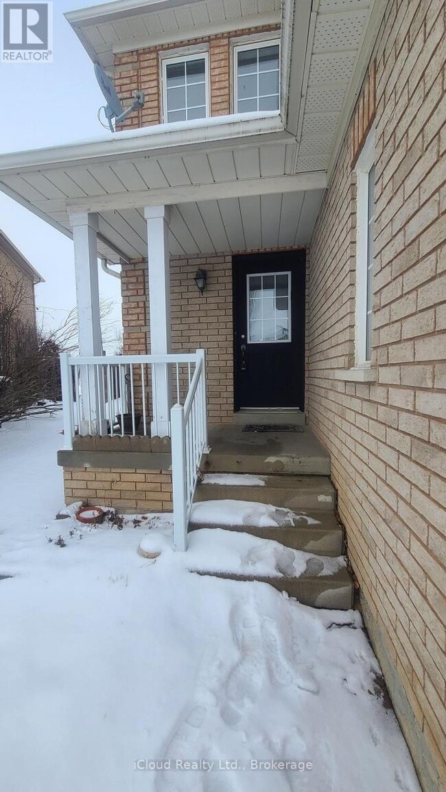 Photo - 150 Twin Pines Cres