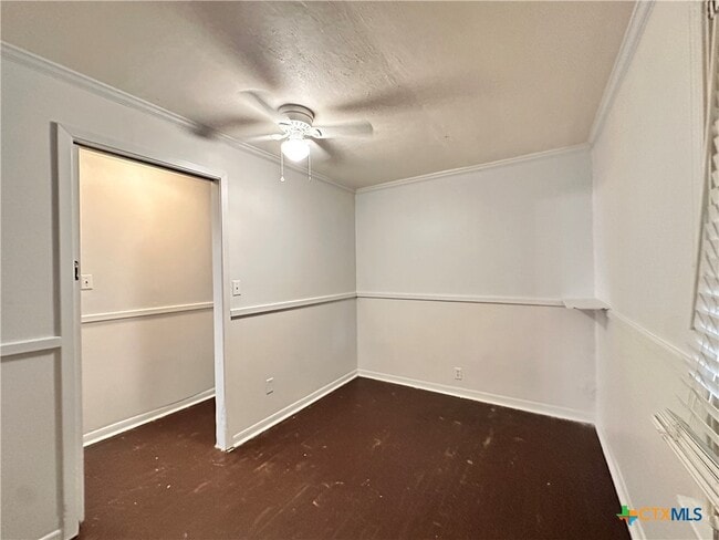 Photo - 950 Field St