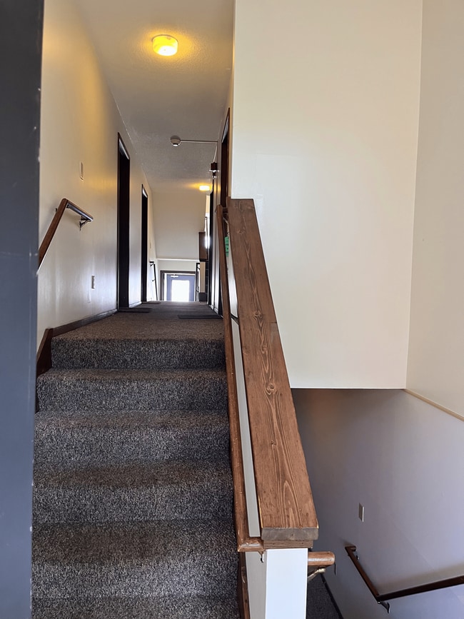 Hollow Hills Apartments
