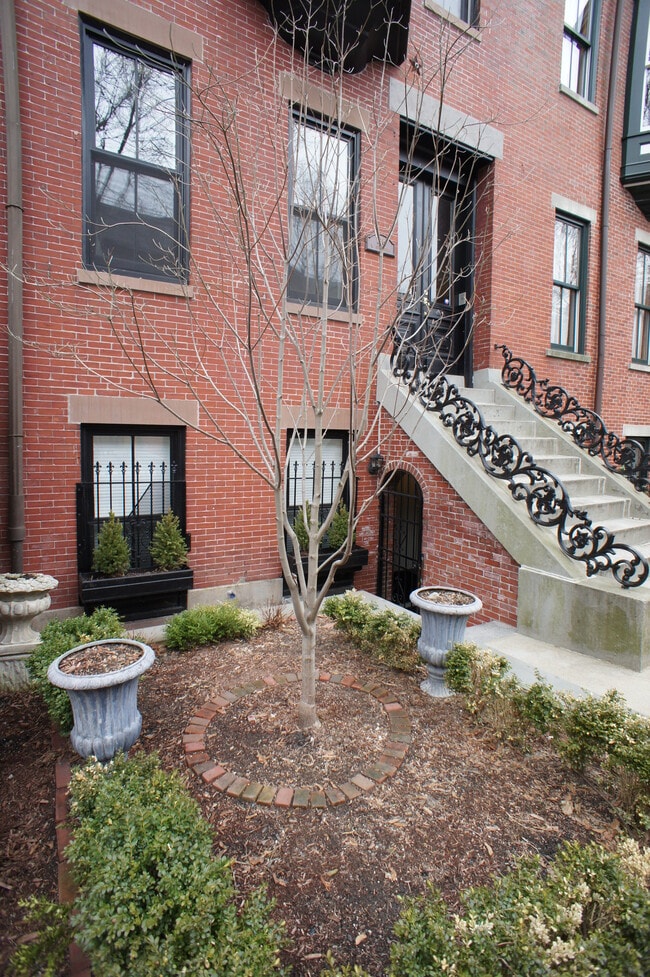 Building Photo - 216 W Springfield St Unit 3
