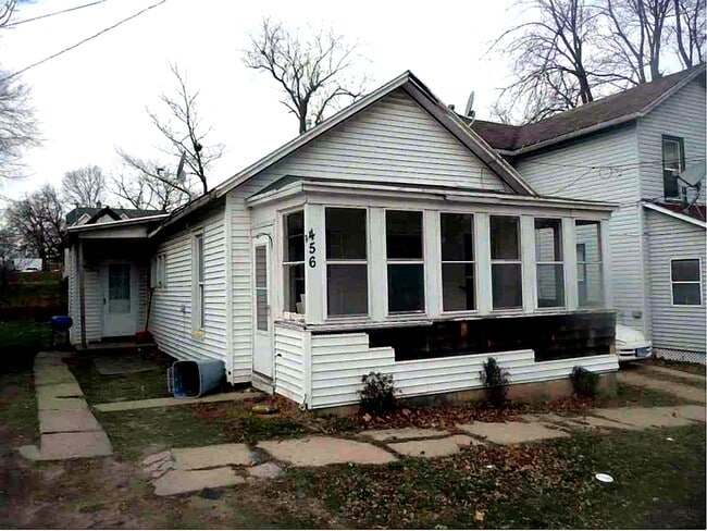 Building Photo - 456 S Benton Ave