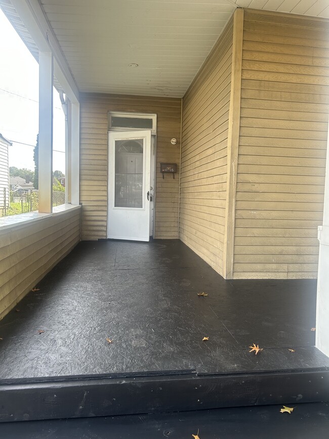 Photo - 1005 Broadway St