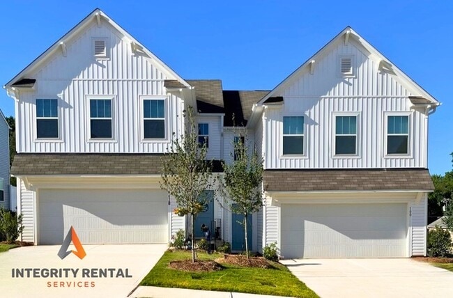 Building Photo - Spacious three bedroom 2 1/2 bathroom with large loft area - SPRING SPECIAL