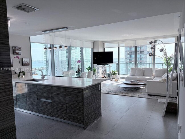 Photo - 460 NE 28th St